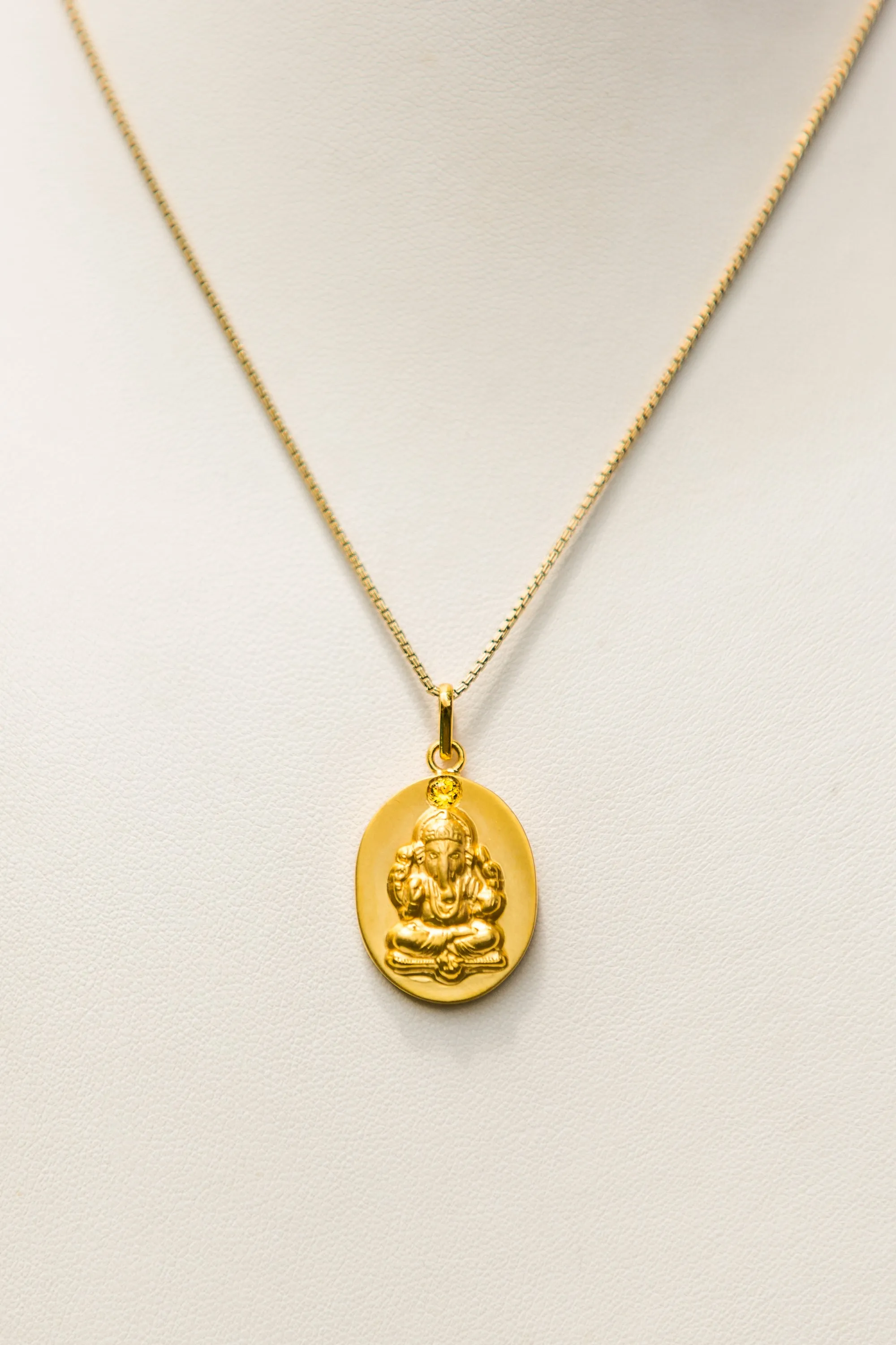 18 Kt Gold Ganesha Pendant with Yellow Sapphire Mount