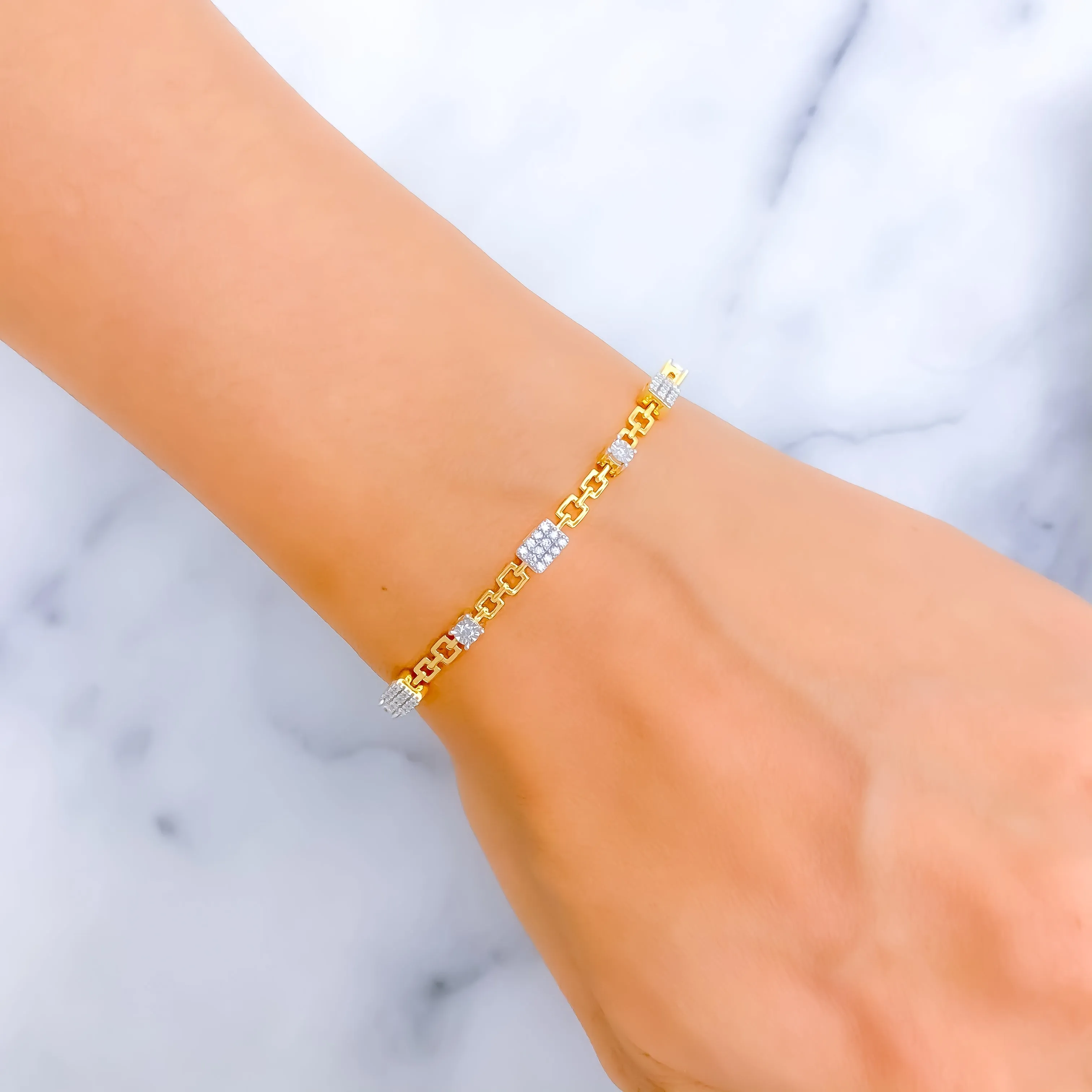 Alternating Chain Linked Diamond   18k Gold Bracelet