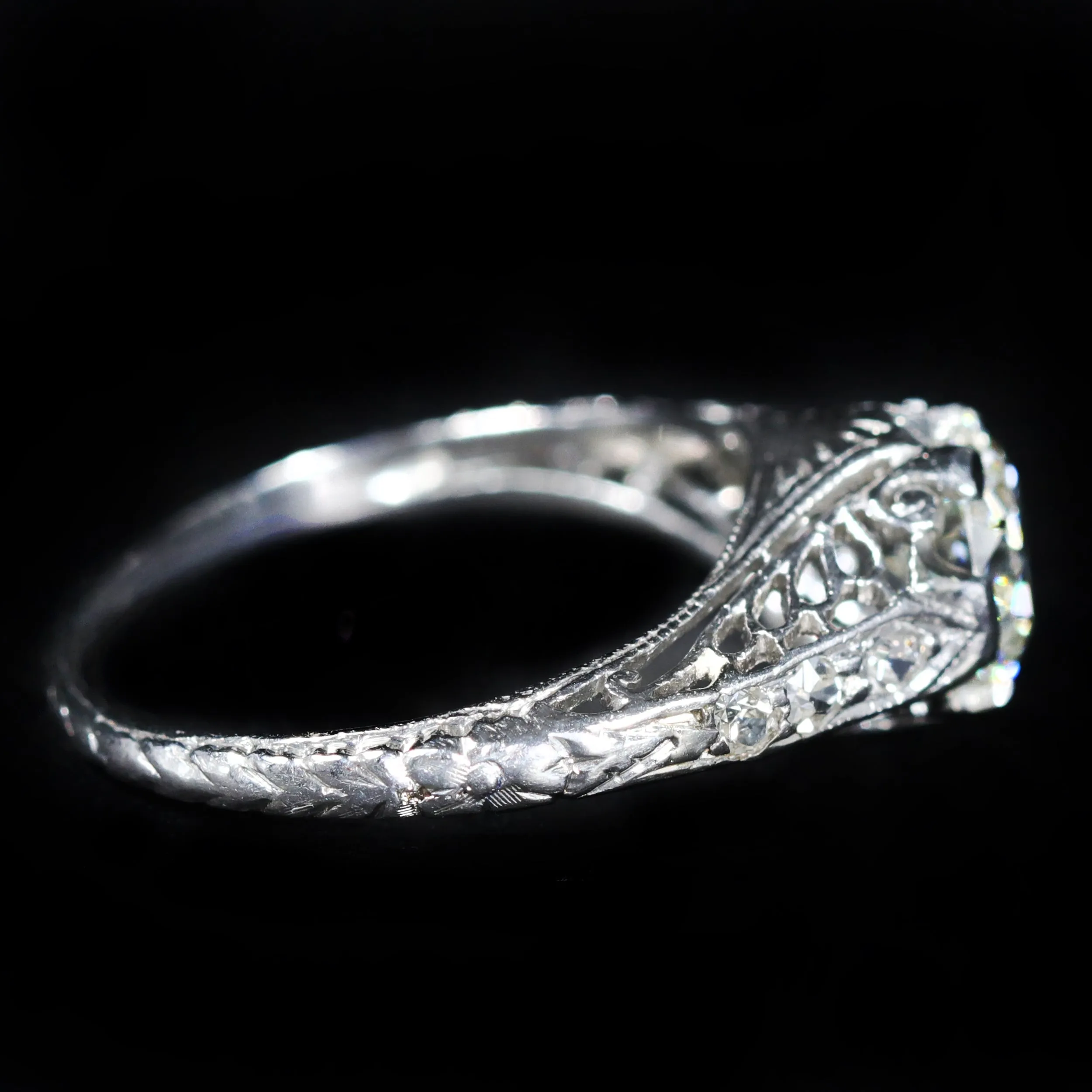 Art Deco Platinum 0.90 Carat Old European Cut Diamond Engagement Ring