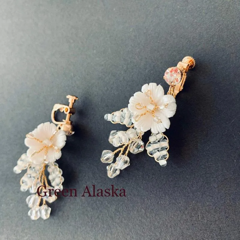 C129. clay florals boho bridal white hair comb and earrings.