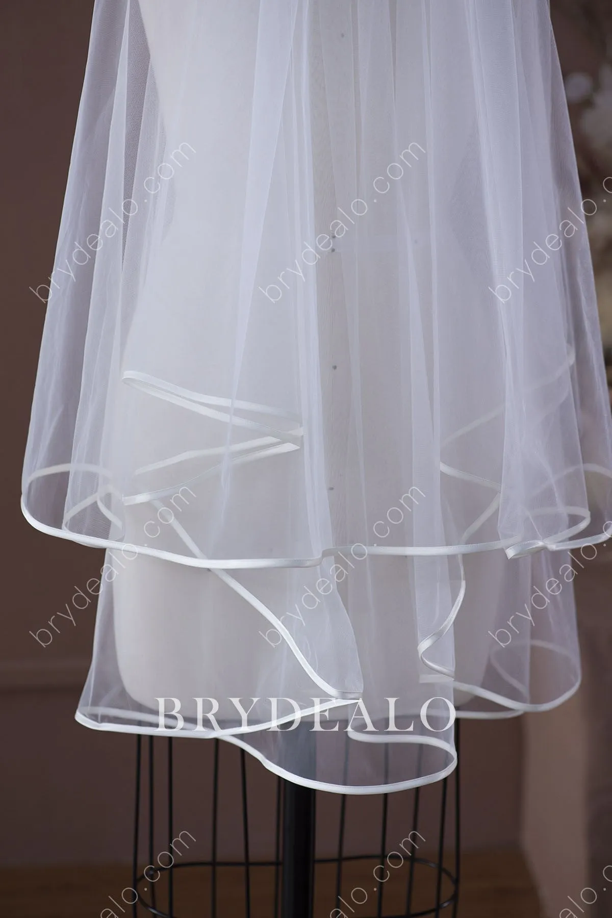 Dreamy Fingertrip Wedding Veil with Satin Edge