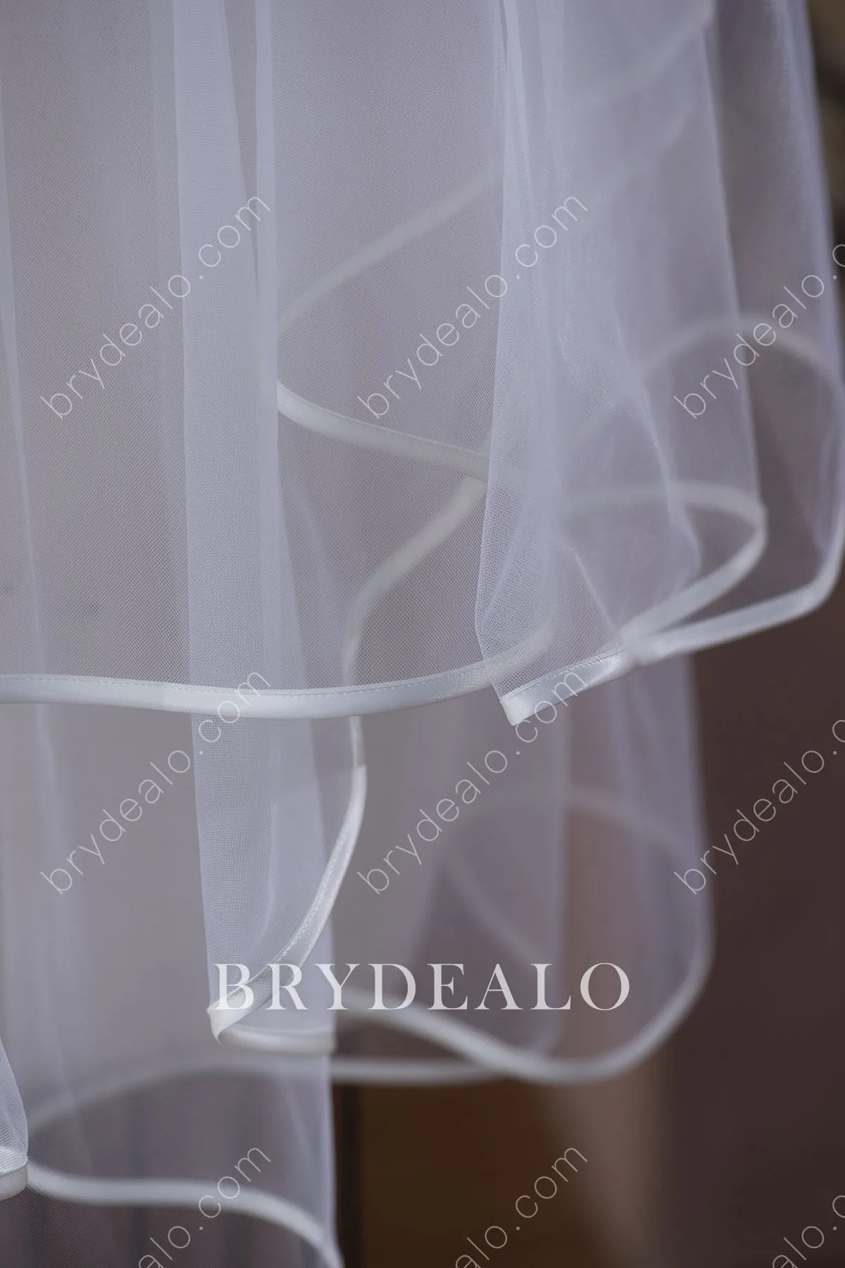 Dreamy Fingertrip Wedding Veil with Satin Edge