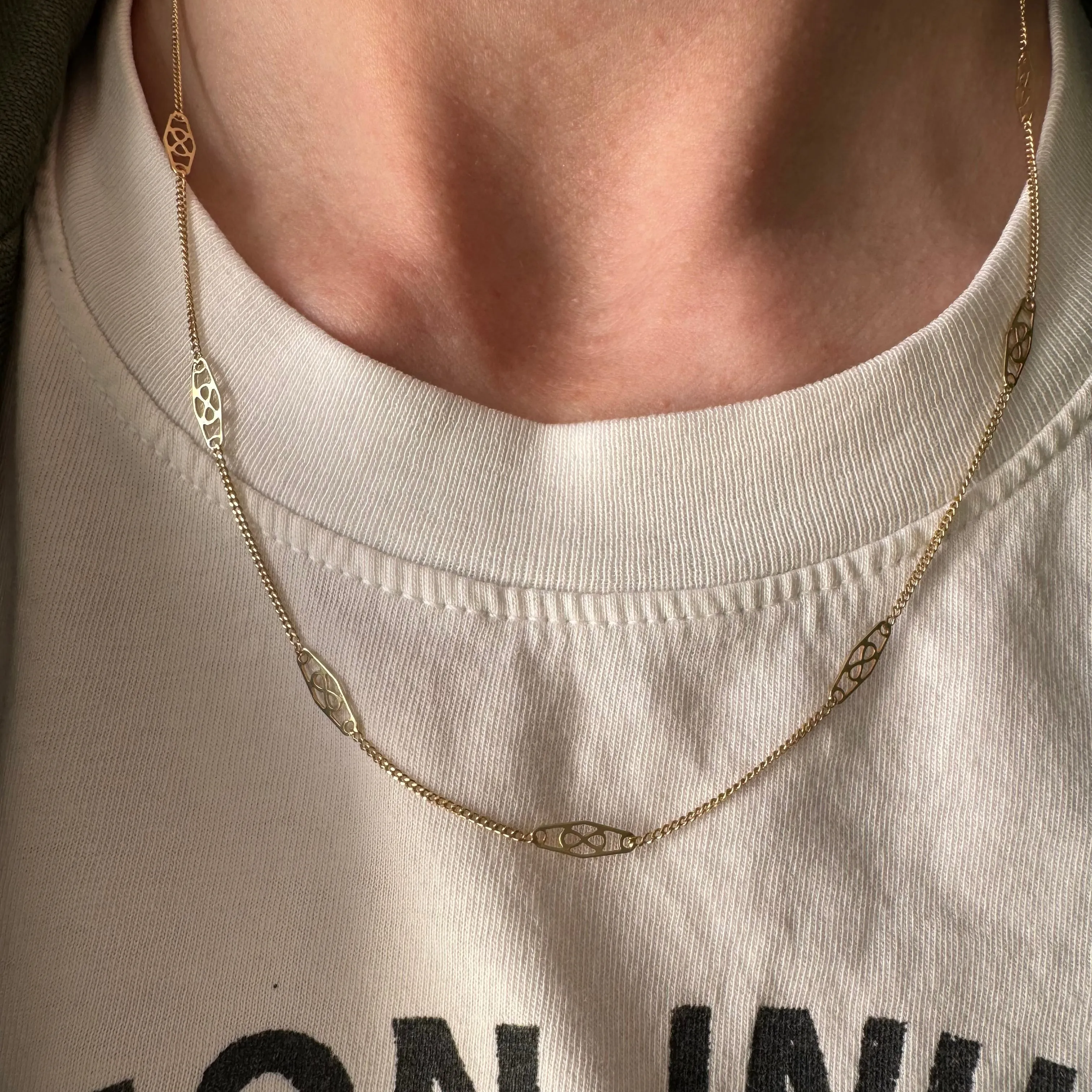 V I N T A G E // deco infinity / 14k yellow gold filigree and curb station chain necklace / just shy of 19.5", 3g