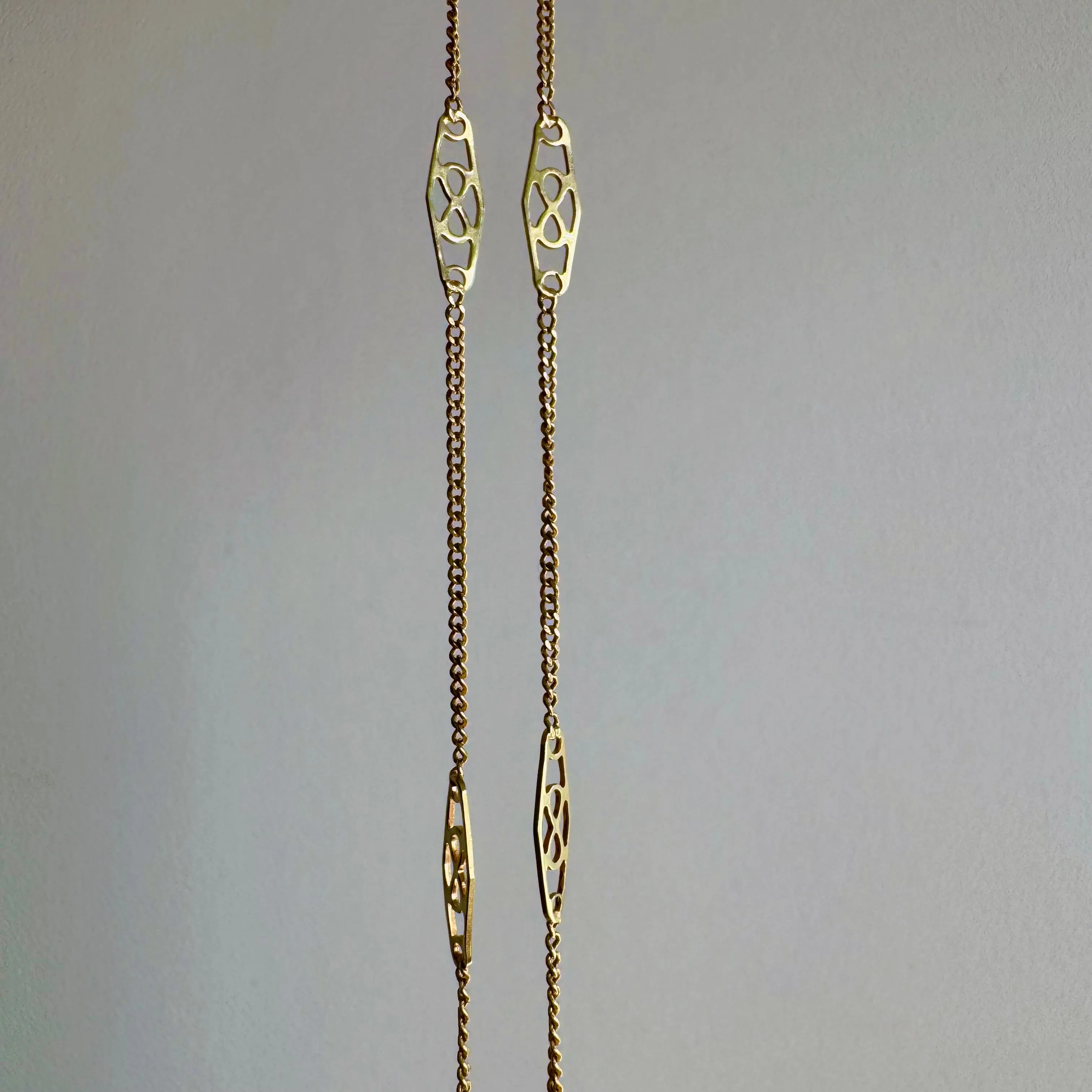 V I N T A G E // deco infinity / 14k yellow gold filigree and curb station chain necklace / just shy of 19.5", 3g