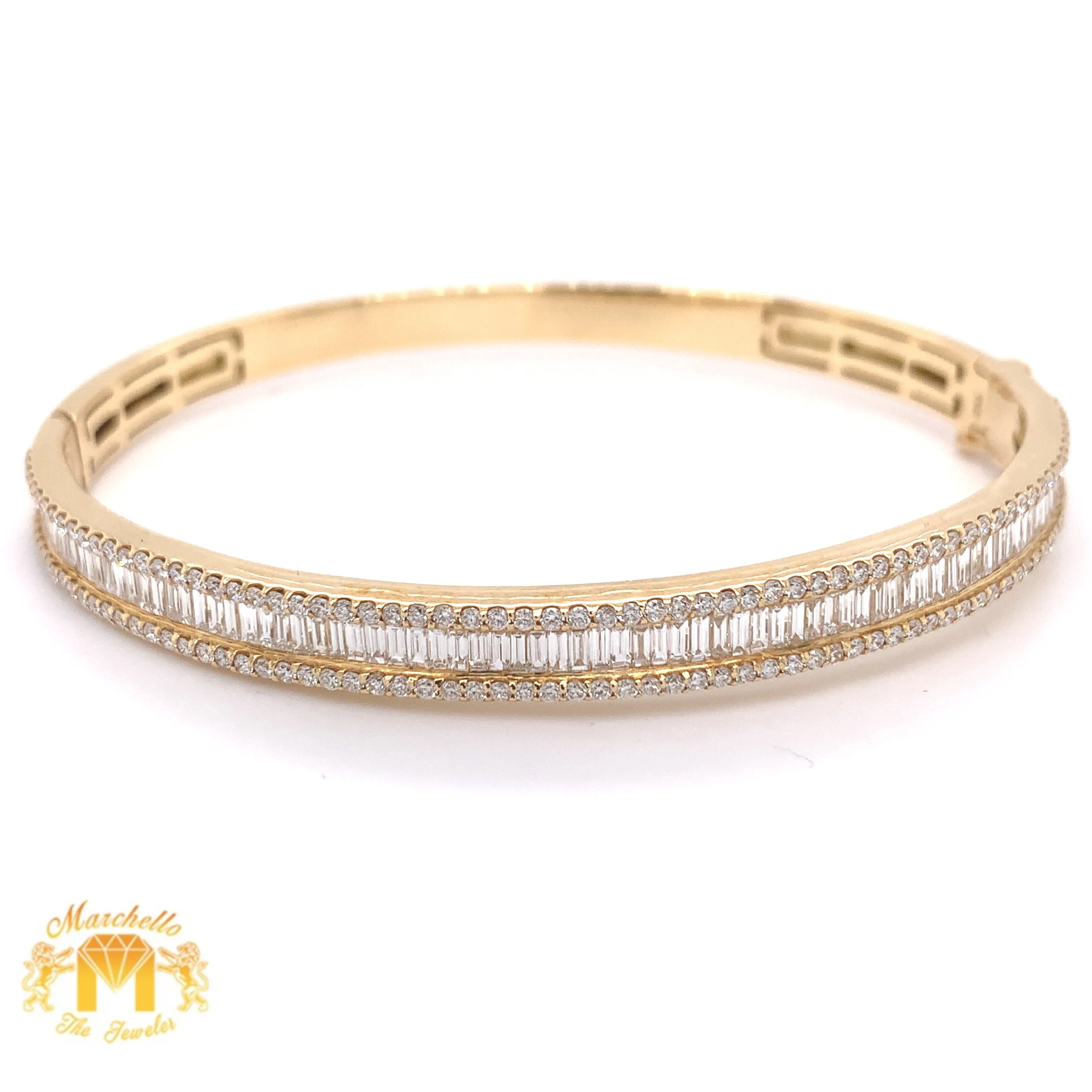 VVS/vs high clarity diamonds set in a 18k Gold Bangle Bracelet with  Baguette and Round Diamond(VVS/VS diamonds)