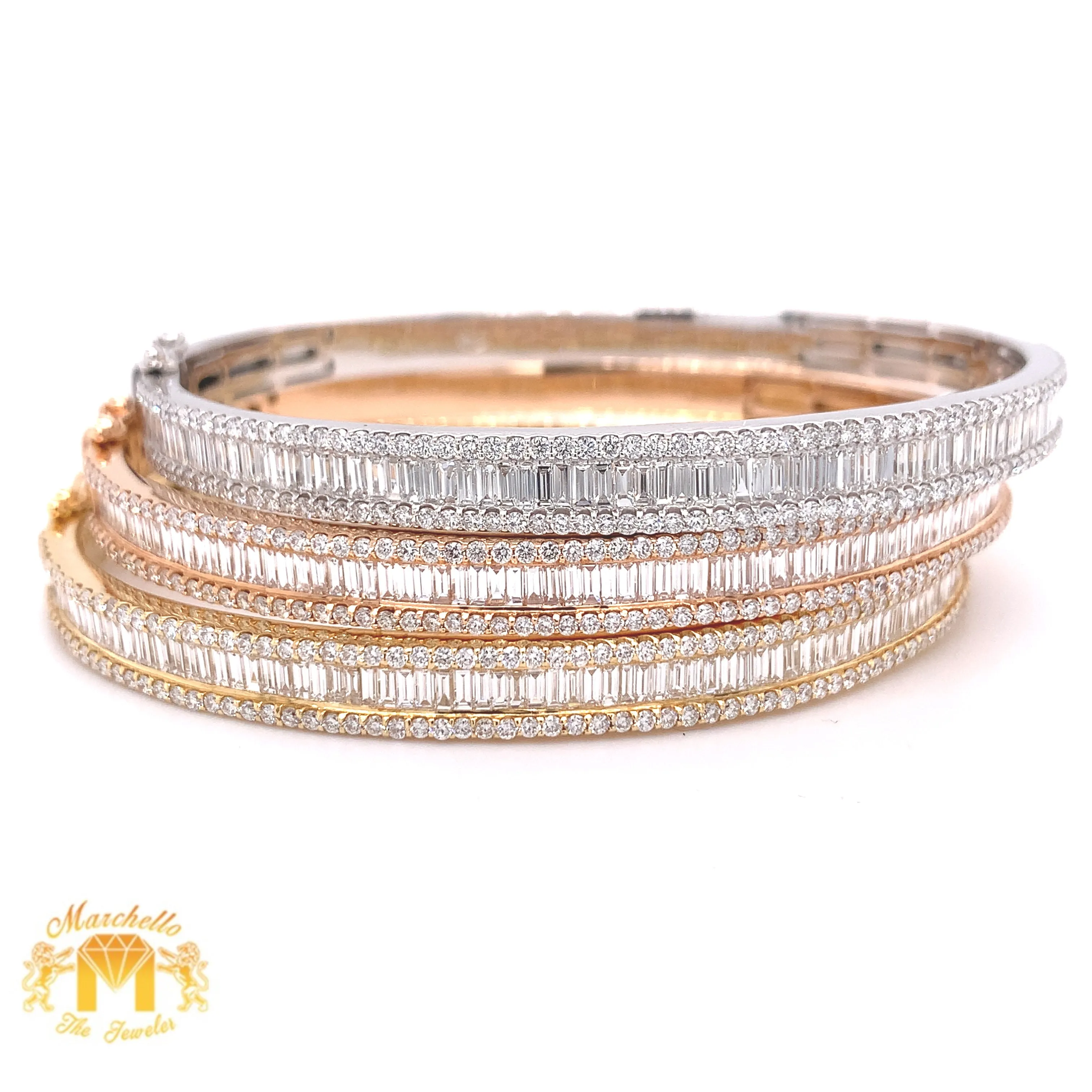 VVS/vs high clarity diamonds set in a 18k Gold Bangle Bracelet with  Baguette and Round Diamond(VVS/VS diamonds)