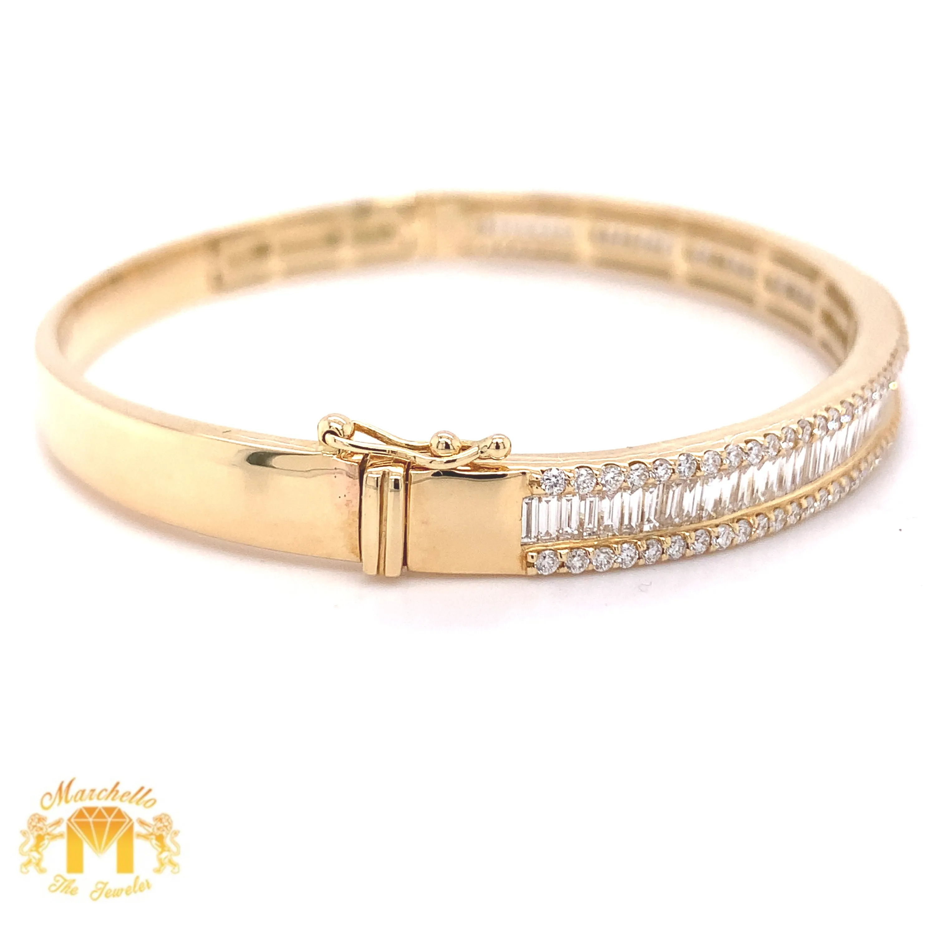 VVS/vs high clarity diamonds set in a 18k Gold Bangle Bracelet with  Baguette and Round Diamond(VVS/VS diamonds)