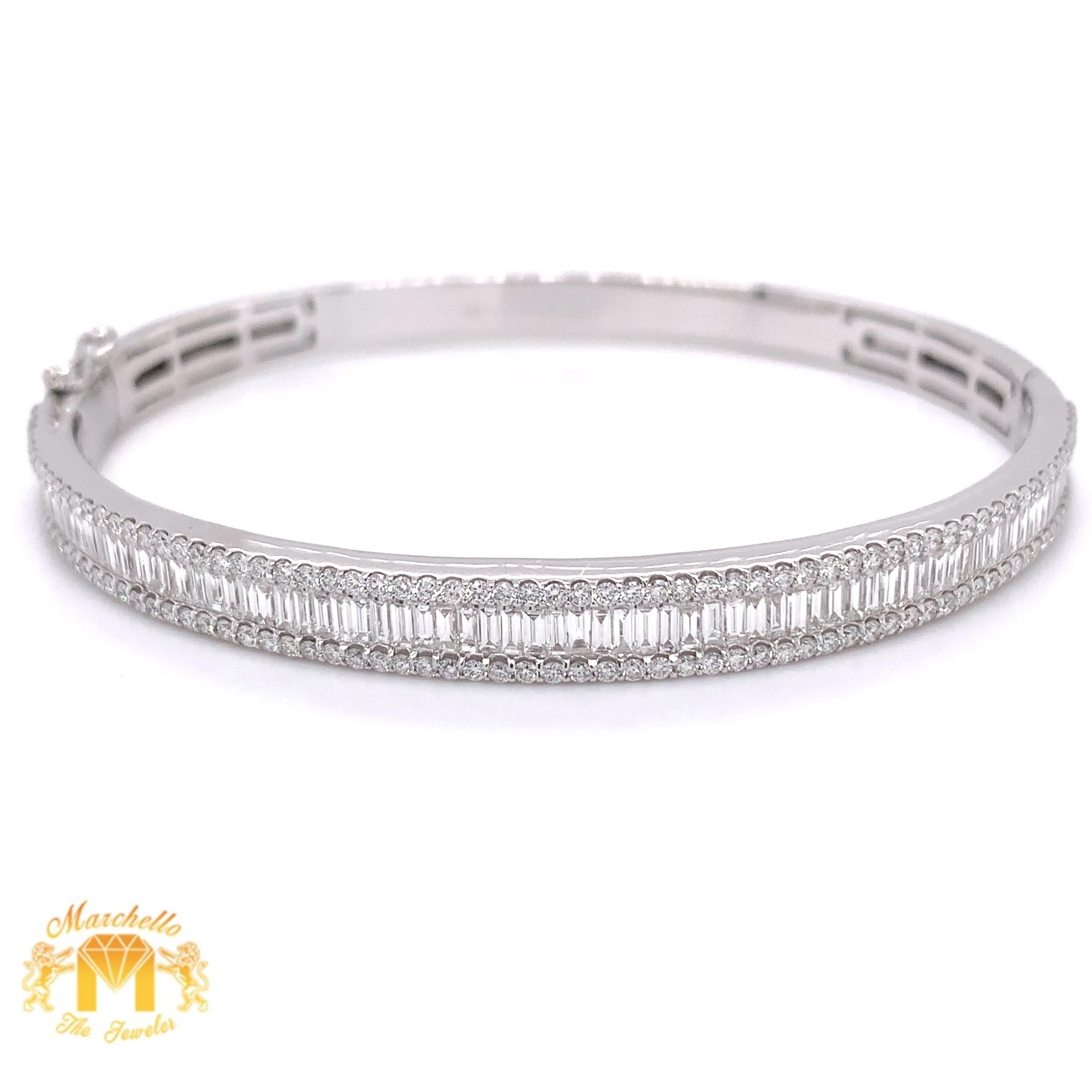 VVS/vs high clarity diamonds set in a 18k Gold Bangle Bracelet with  Baguette and Round Diamond(VVS/VS diamonds)