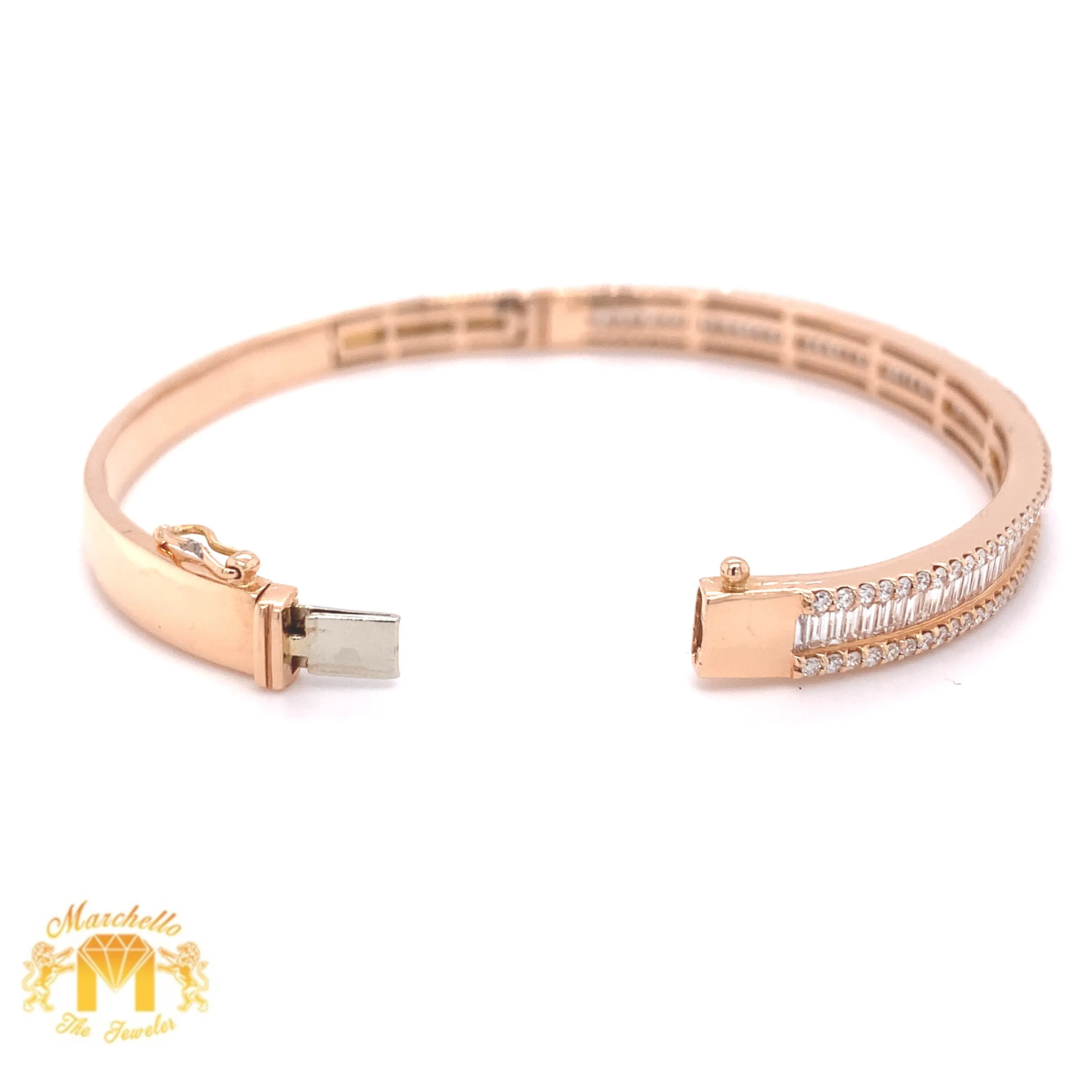 VVS/vs high clarity diamonds set in a 18k Gold Bangle Bracelet with  Baguette and Round Diamond(VVS/VS diamonds)