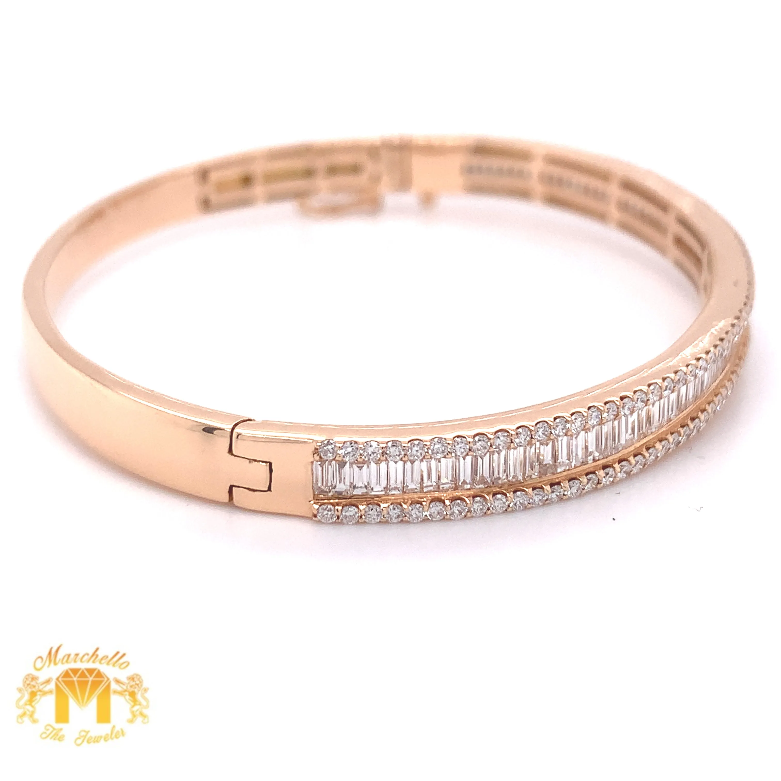 VVS/vs high clarity diamonds set in a 18k Gold Bangle Bracelet with  Baguette and Round Diamond(VVS/VS diamonds)