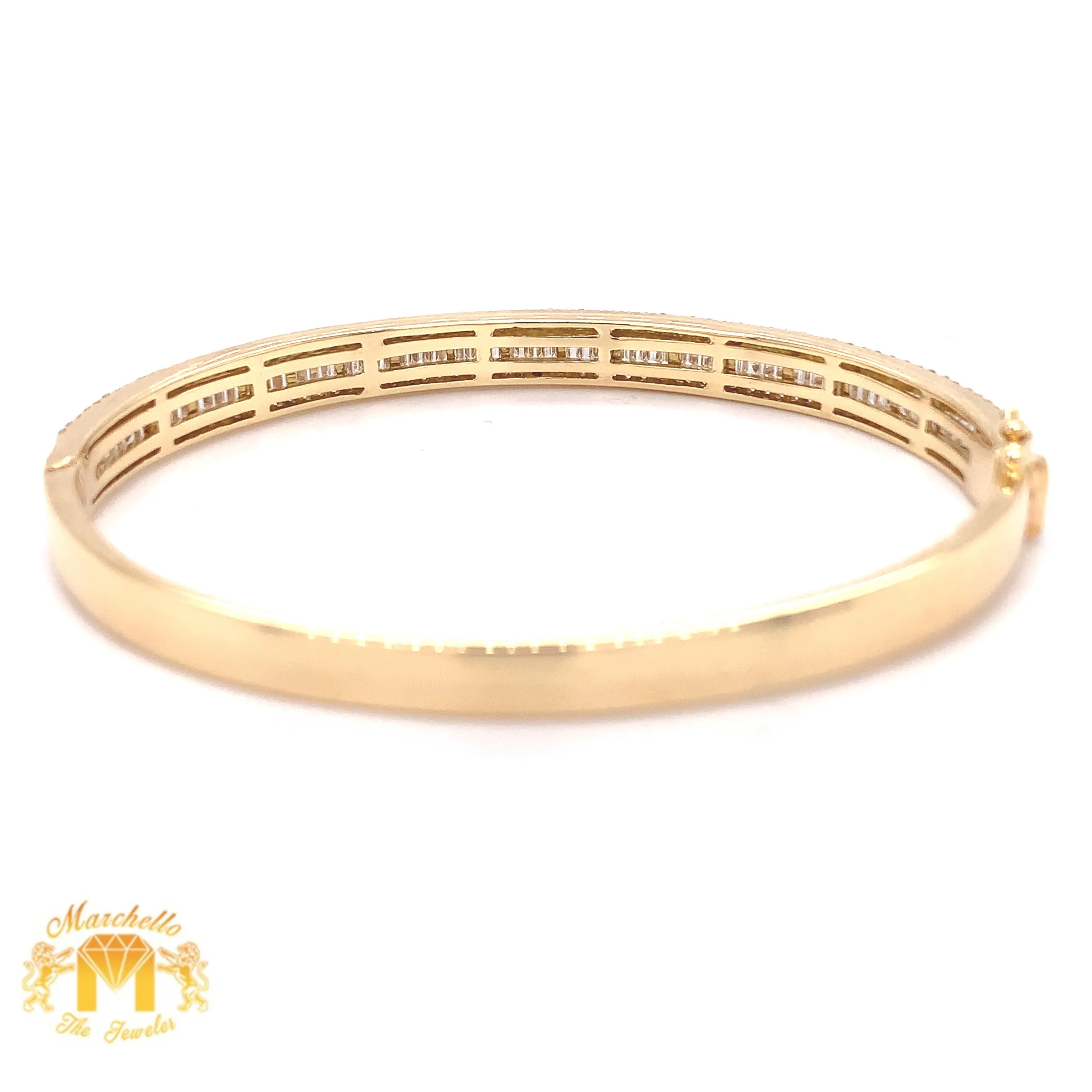 VVS/vs high clarity diamonds set in a 18k Gold Bangle Bracelet with  Baguette and Round Diamond(VVS/VS diamonds)