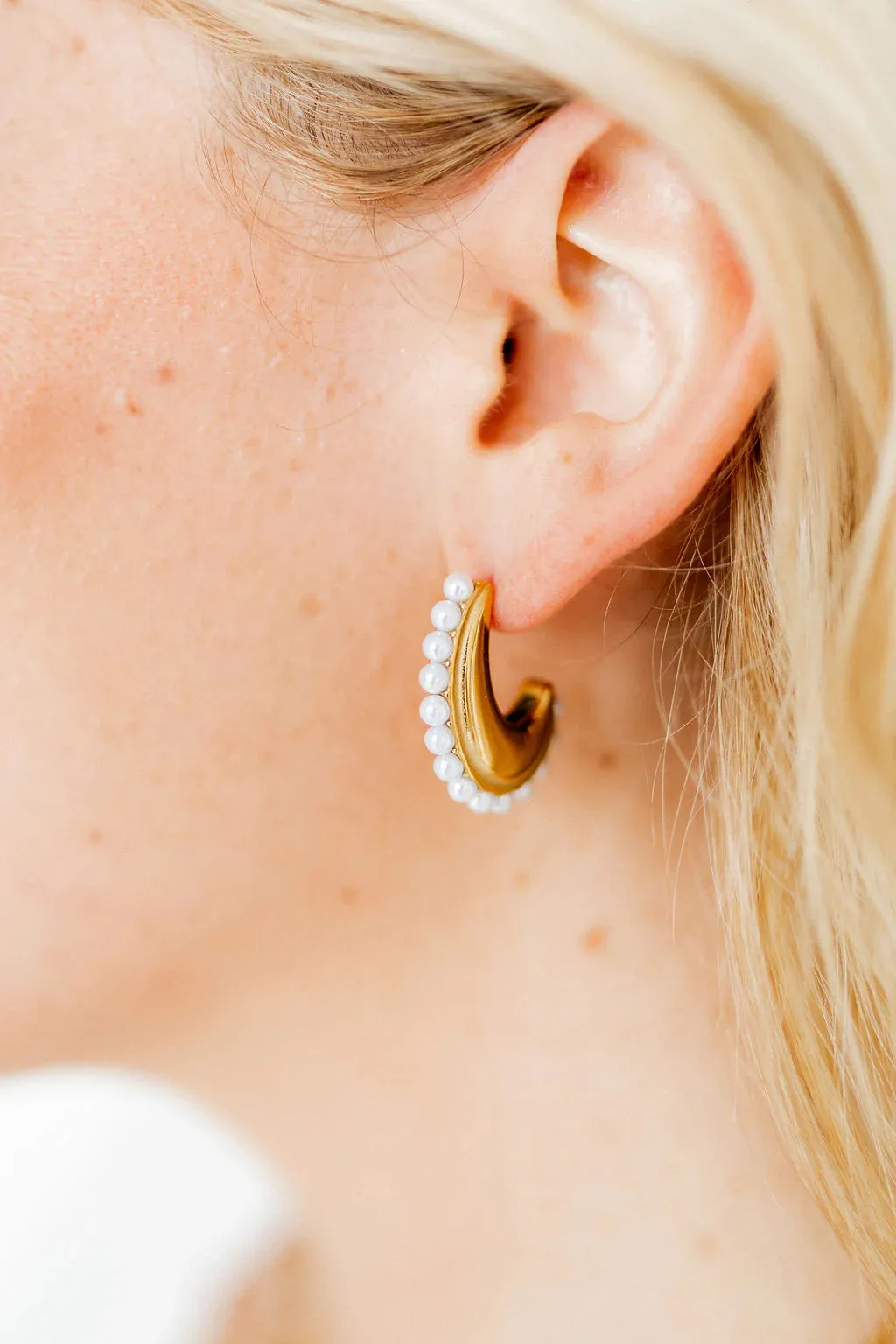 Wren Pearl Lined Gold Earring